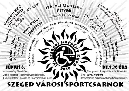 A képen a rendezvény szórólapja látható, melyen egy kerekesszékes ikon körül napsugár látható.