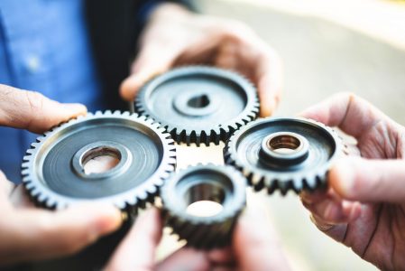 A képen 4 fogaskerék látható, összeillesztett állapotban.